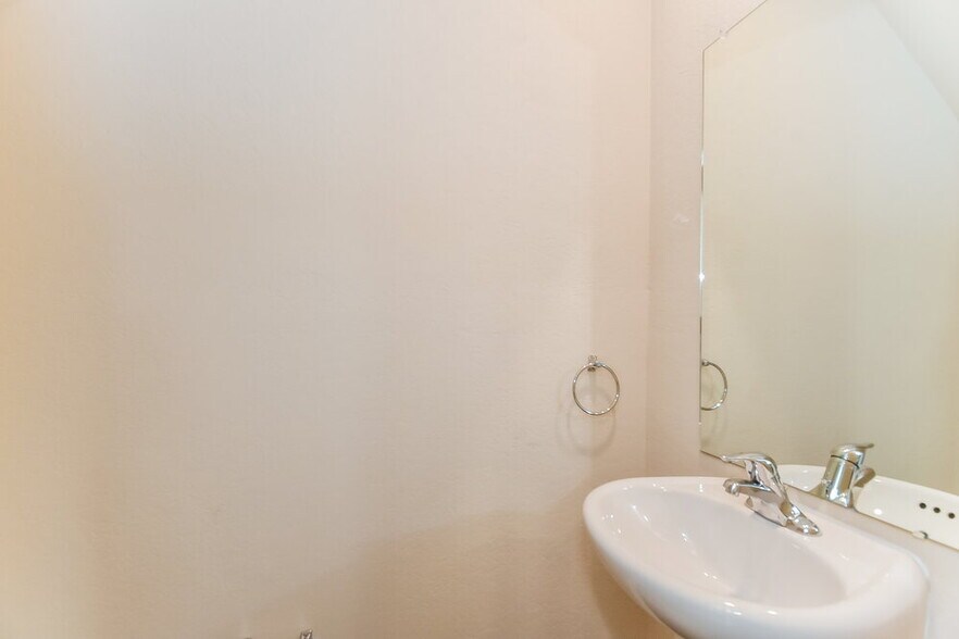 Building Photo - 3531 Falconwood Dr