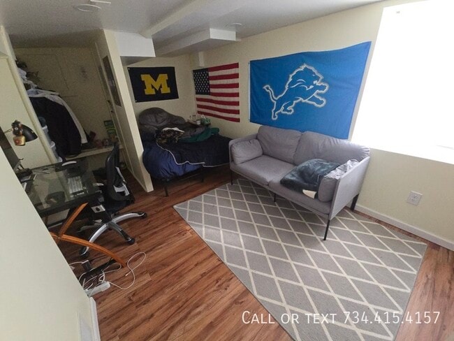 Building Photo - 502 Benjamin St