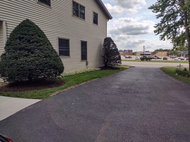 Building Photo - 1000 E Veterans Way