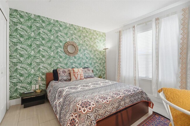 Building Photo - 1408 E Ridgewood St