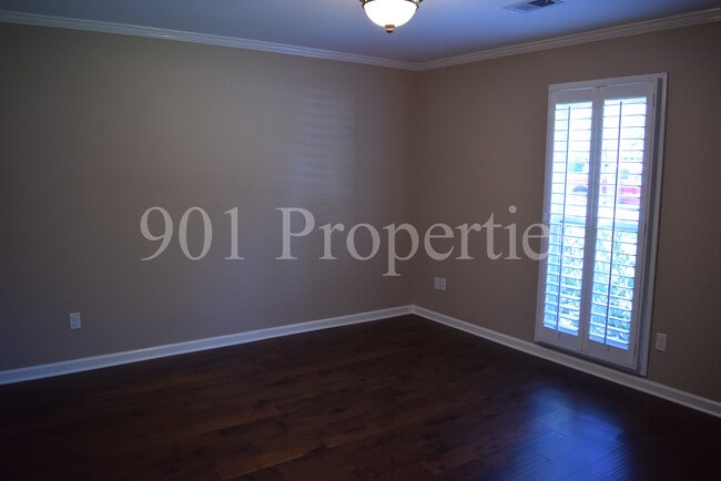 Building Photo - 598 Greenbank Dr