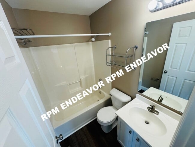 Building Photo - Beautiful 3BR/2.5BA Rental with Garage, Fe...