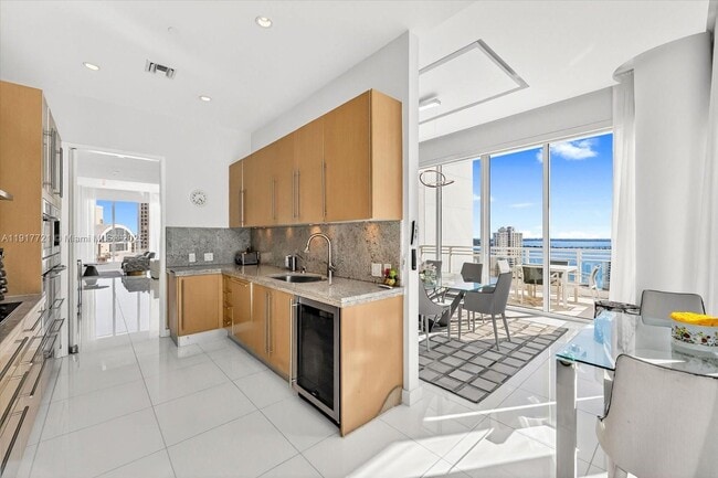 Building Photo - 900 Brickell Key Blvd