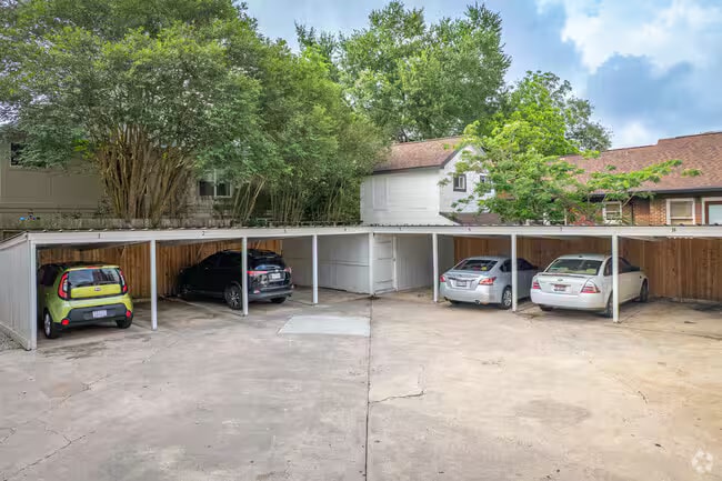 Gated Parking - 4907 Louisiana St