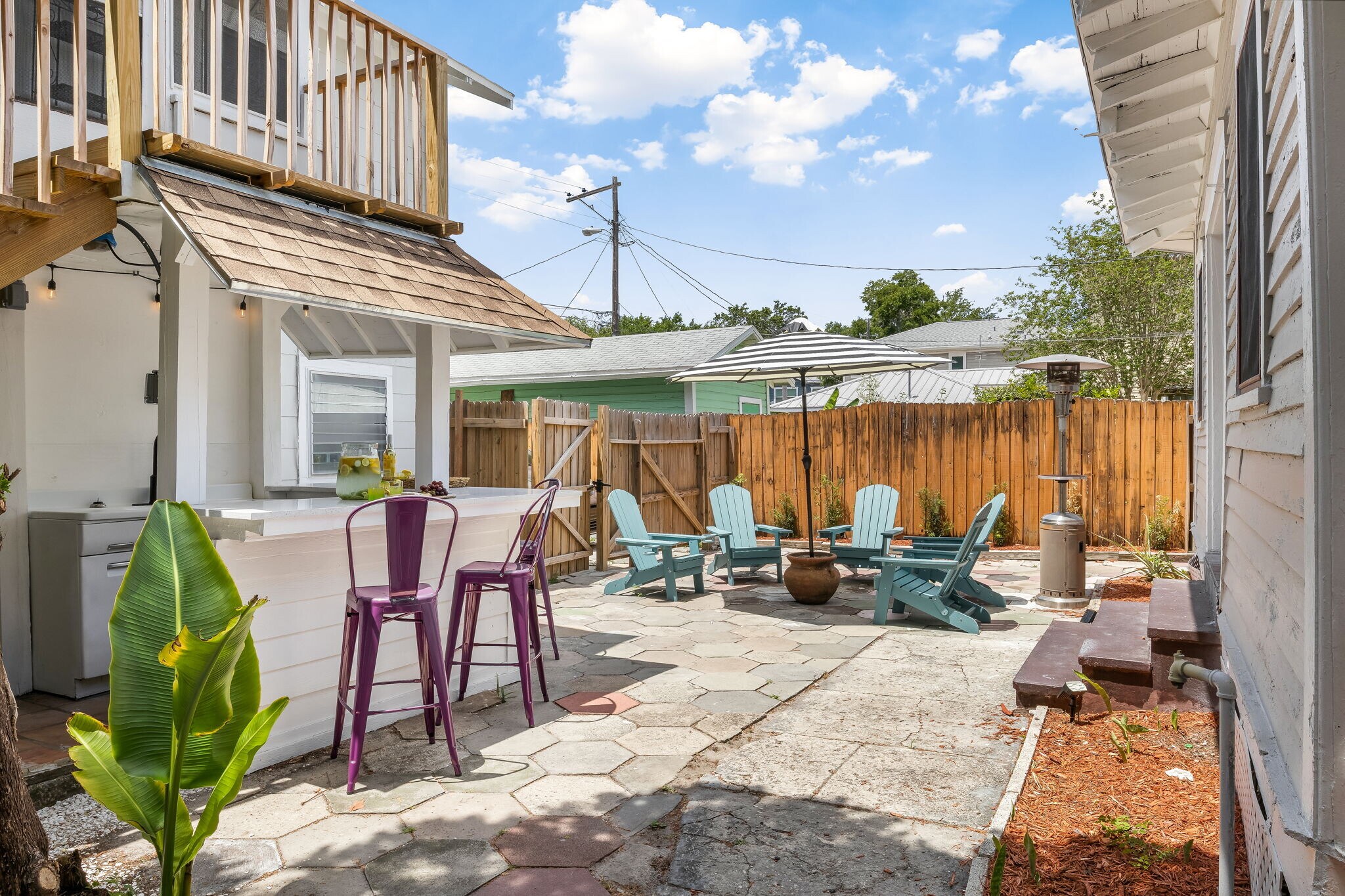 shared fenced in backyard - 618 7th Ave N