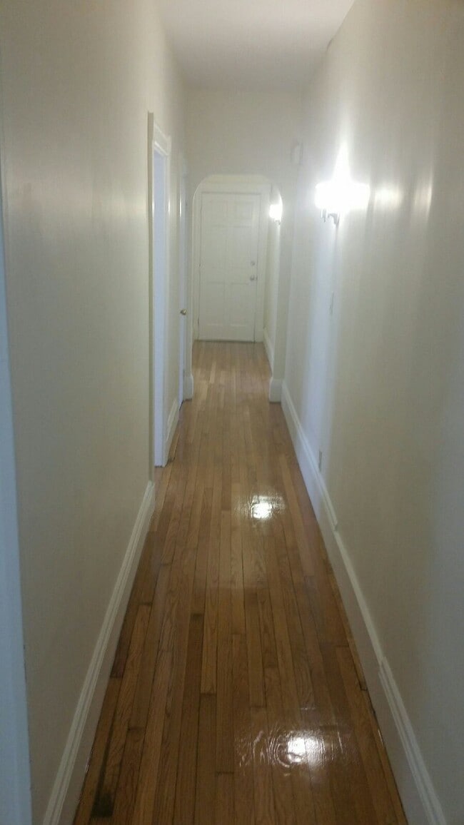 Building Photo - 22 Bailey St