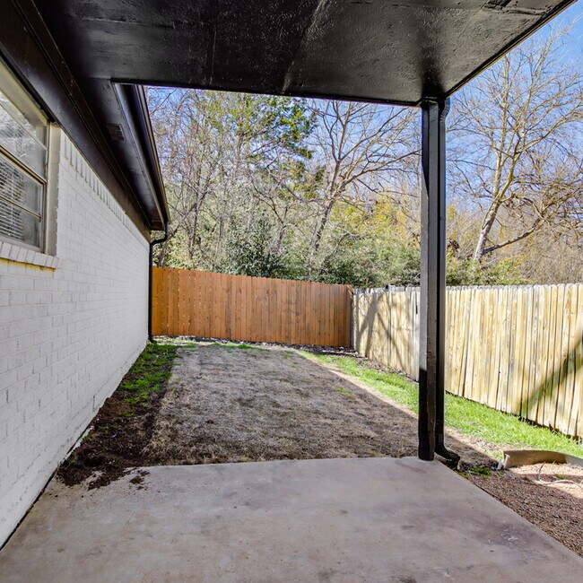 Building Photo - 5352 Wonder Dr