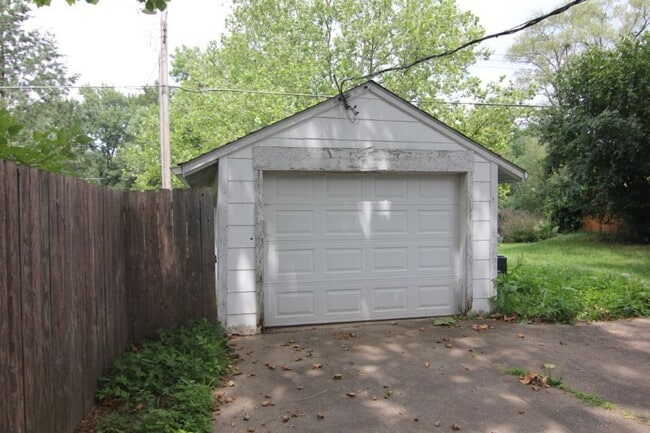 Building Photo - 1630 Morningside Dr