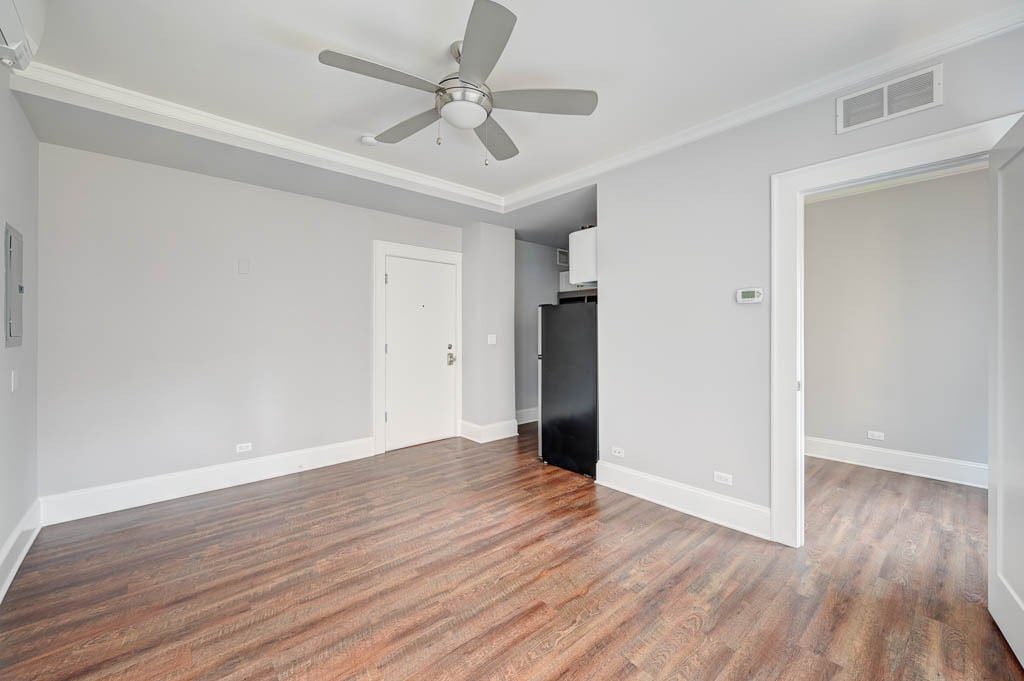 Building Photo - 818 W Lakeside Pl