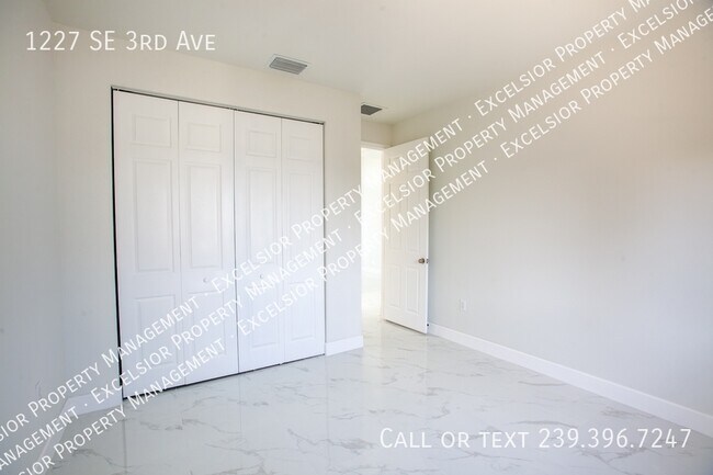 Building Photo - 1227 SE 3rd Ave