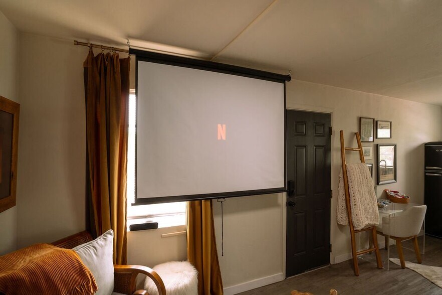 Building Photo - 112 E 16th St