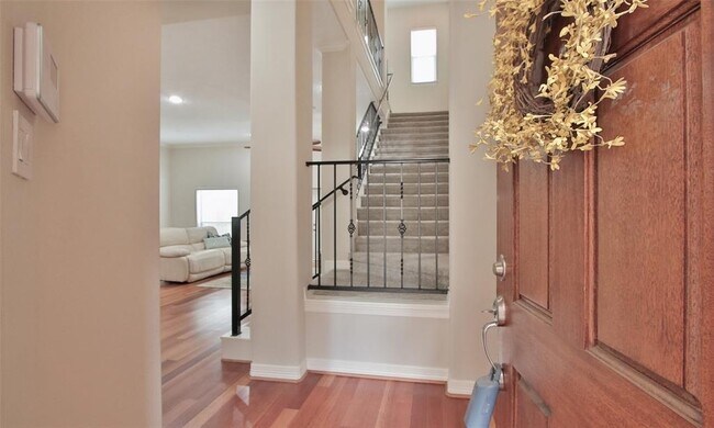 Building Photo - 908 Garden Oaks Terrace