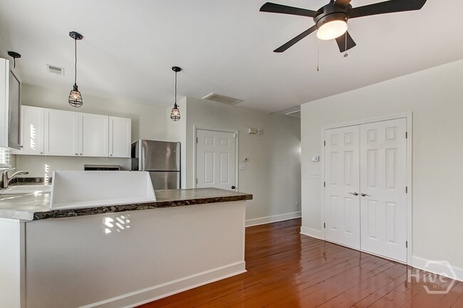 Building Photo - 303 W Henry St