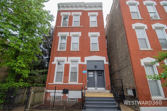 Building Photo - 1475 W Huron-3F