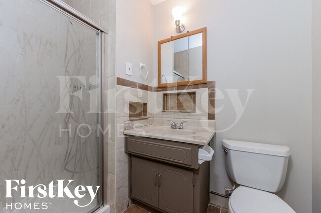 Building Photo - 909 NE 81st St