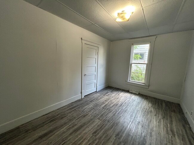 Building Photo - 35 Lake-