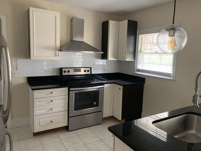 Building Photo - Charming and Modernized Three Bedroom Home...