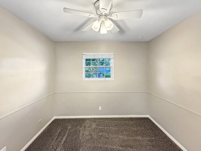 Building Photo - 13537 Carriage Rd