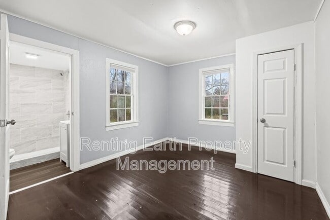 Building Photo - 1228 19th Pl SW