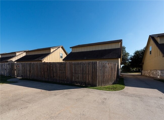 Building Photo - 3361 Keefer Loop