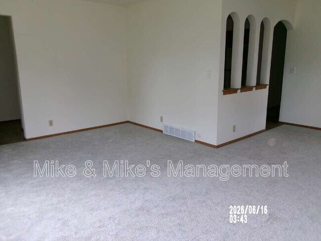 Building Photo - 18620 Midland Pl