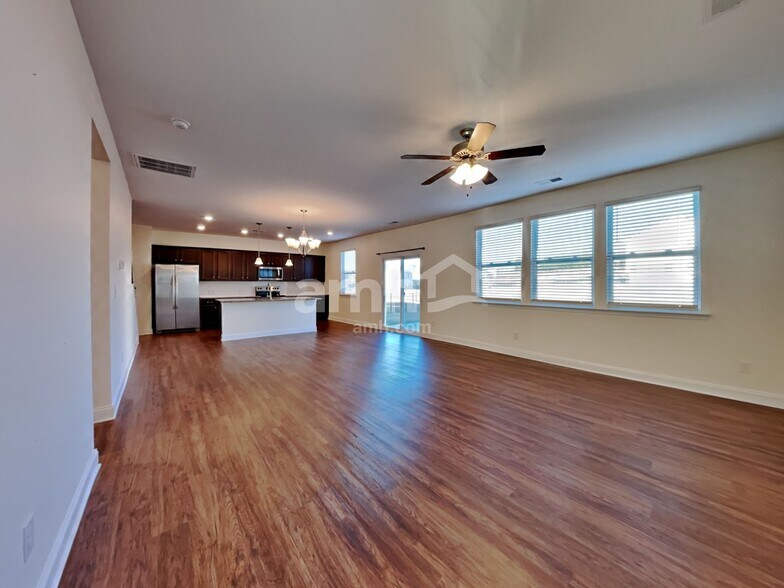 Building Photo - 145 Twin River Dr