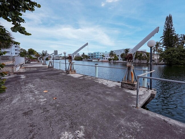 Building Photo - 130 S Shore Dr