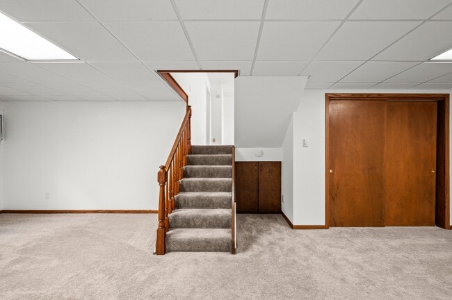 Building Photo - 1332 W Glenlord Rd