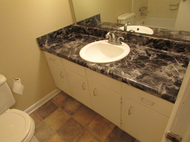 Building Photo - North Pensacola 2BR Duplex with Private Pa...