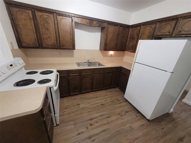 Building Photo - 205 2nd Ave