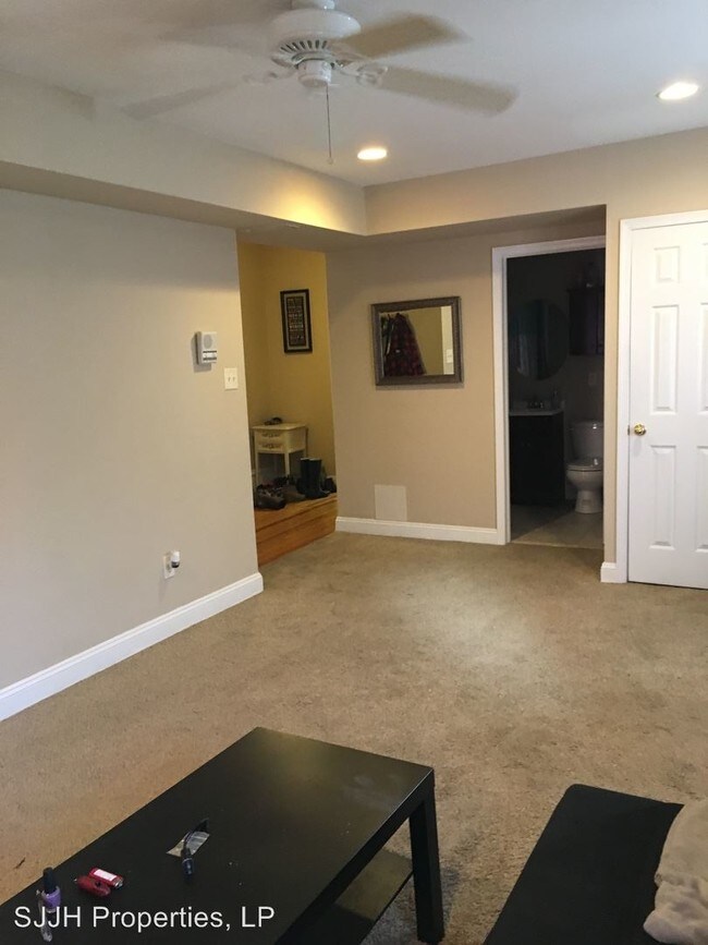 Building Photo - 813 Greenwood Ave