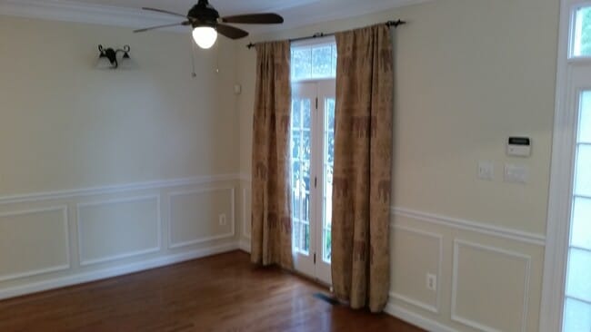 Building Photo - Beautiful 3 BR, 2 FB+2HB townhouse in King...