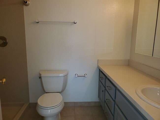 Building Photo - Fabulous Fletcher Hills remodeled townhome.