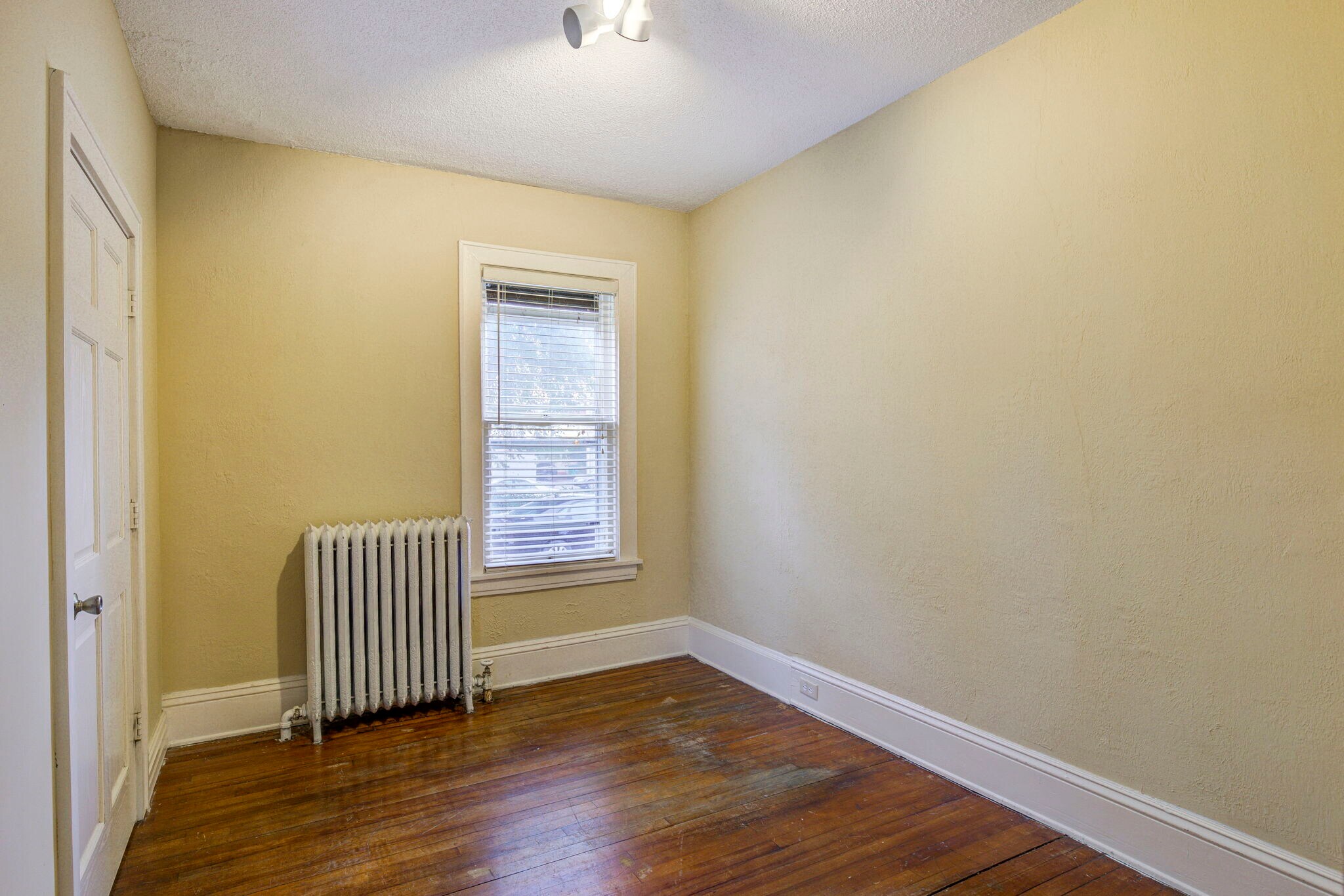 Building Photo - 712 W 28th St