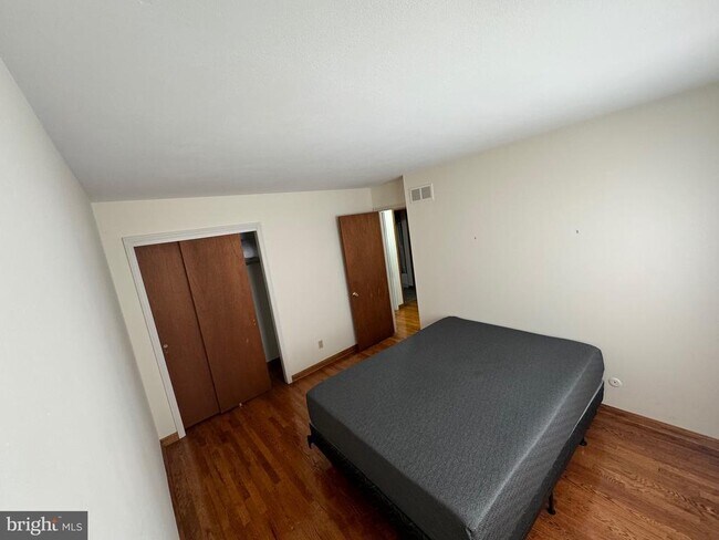 Building Photo - 172 Chapel Dr