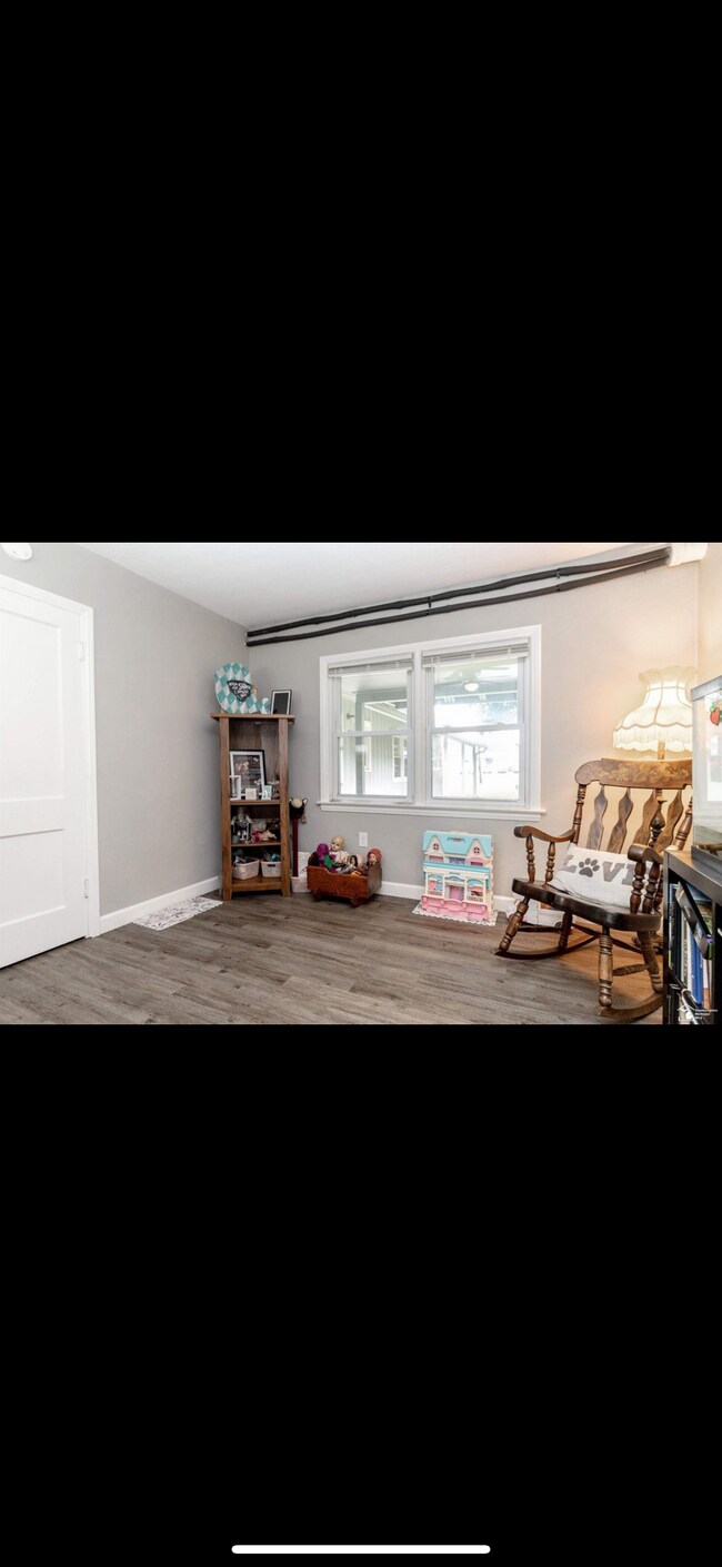 Building Photo - Lagrange St