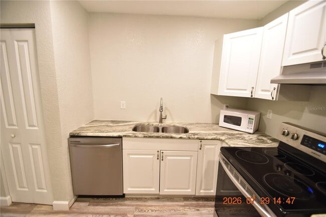 Building Photo - 419 Stremma Rd