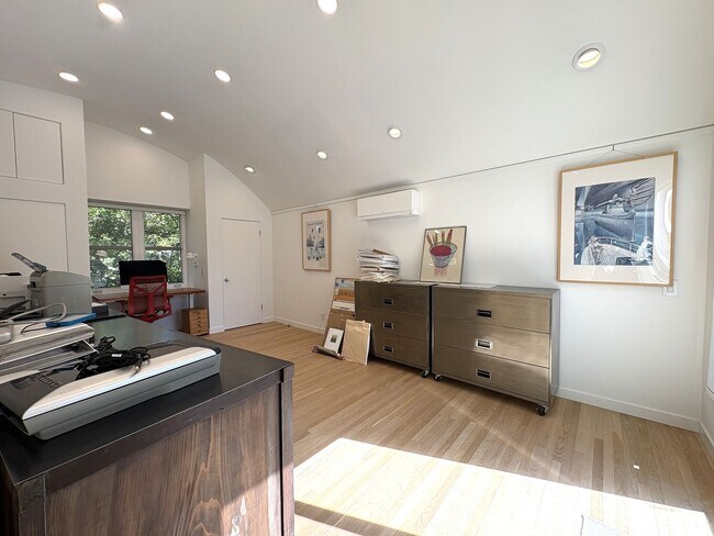 Building Photo - Modern Home availalble for lease in Menlo ...