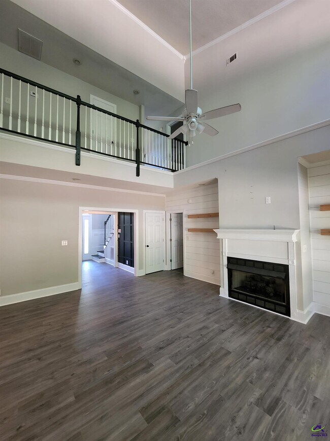 Building Photo - 225 Sandbed Rd