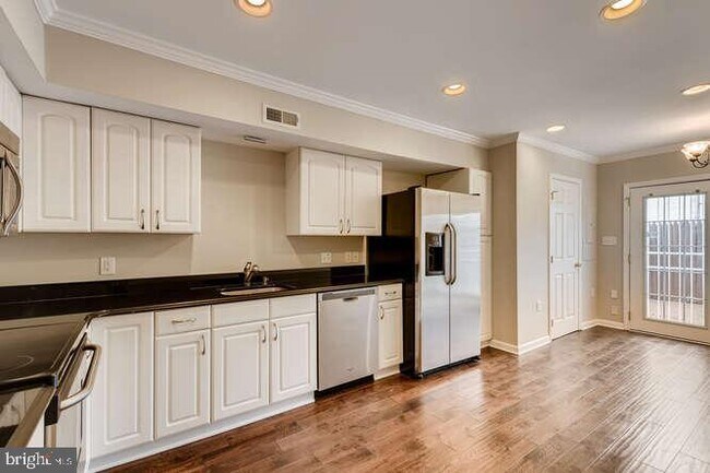 Building Photo - 768 Carroll St