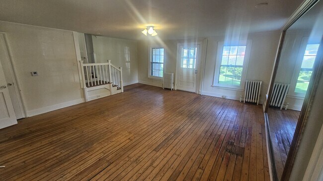 Building Photo - 427 Loudon Rd