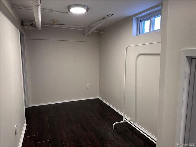 Building Photo - 154 Grant Ave