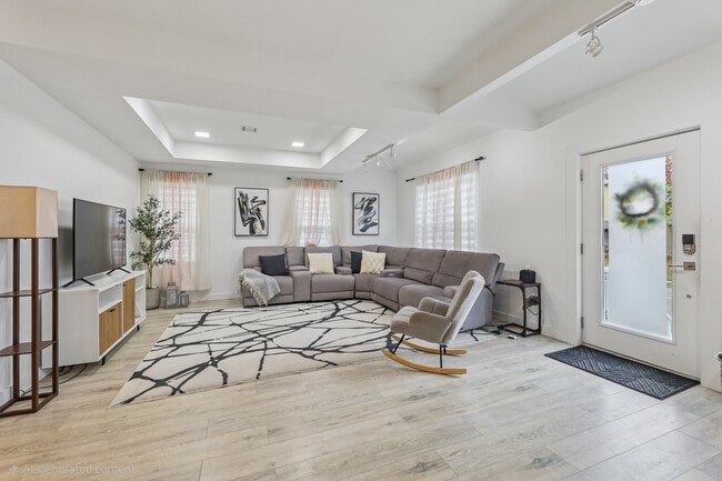 Building Photo - 84 Center Ave