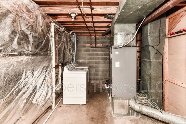 Building Photo - 1549 Twisted Oak Dr