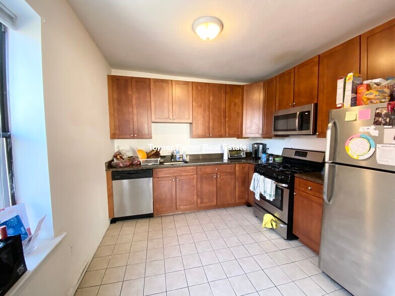 Building Photo - 854 Huntington Ave