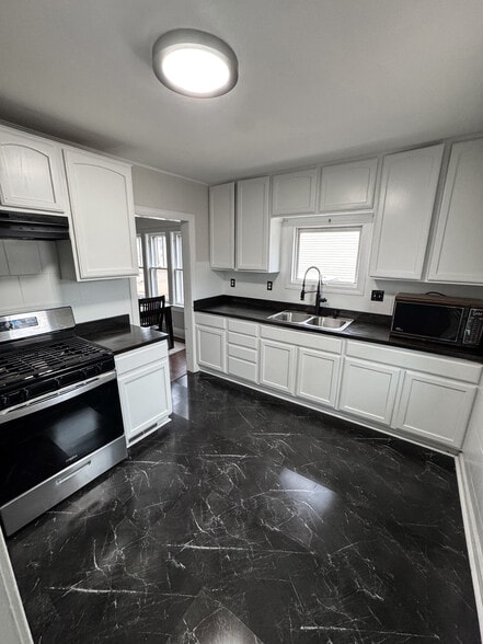 Building Photo - 1919 S 93rd St