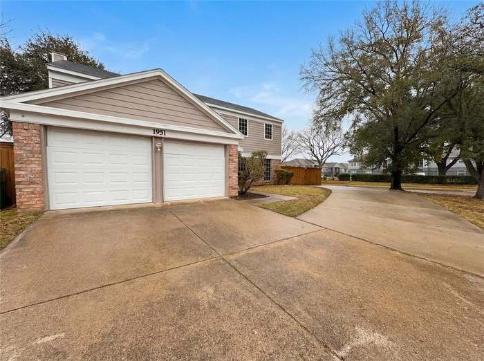 Building Photo - 1951 Pin Oak Dr