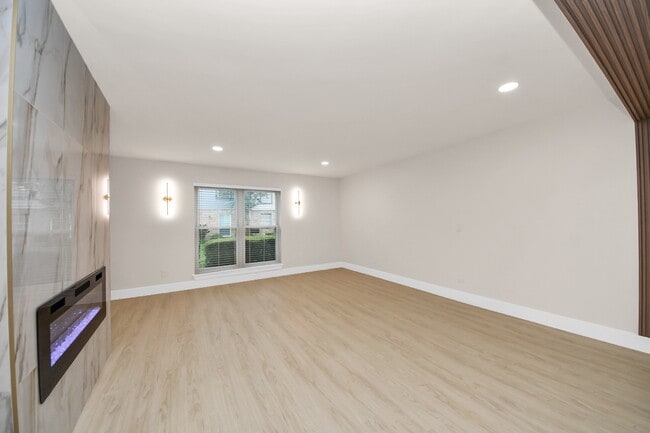 Building Photo - 14647 Perthshire Rd