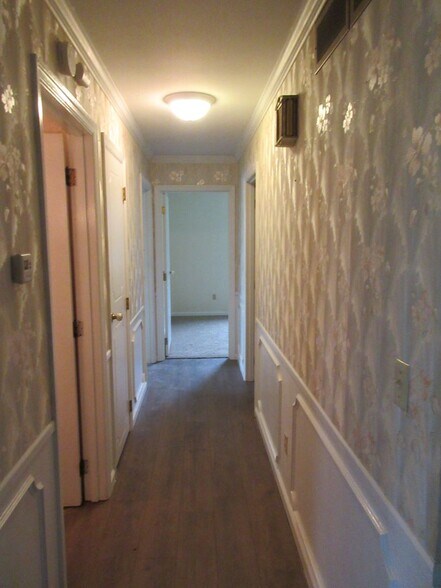 Building Photo - 65 Willowbrook Dr