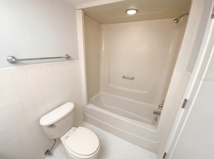 Building Photo - 4474 Lake Blvd